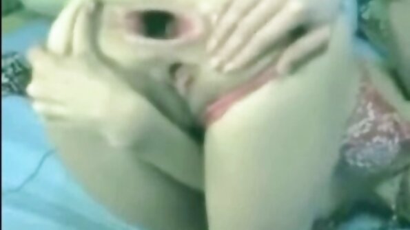 Wanhopig hard neuken en pikzuigen sex porno film gratis op de autostoel van een vreemd vriendje