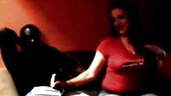 Melissa probeert een naakte handstand op gratis porno online de camera